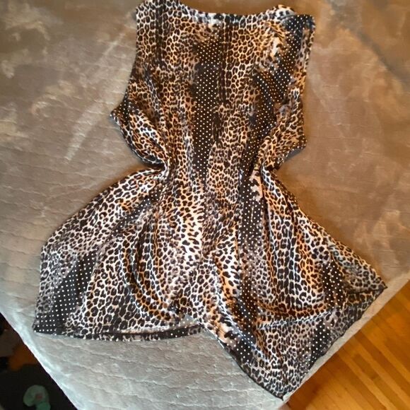 Animal Print Sleeveless Handkerchief Shirt - Picture 5 of 8